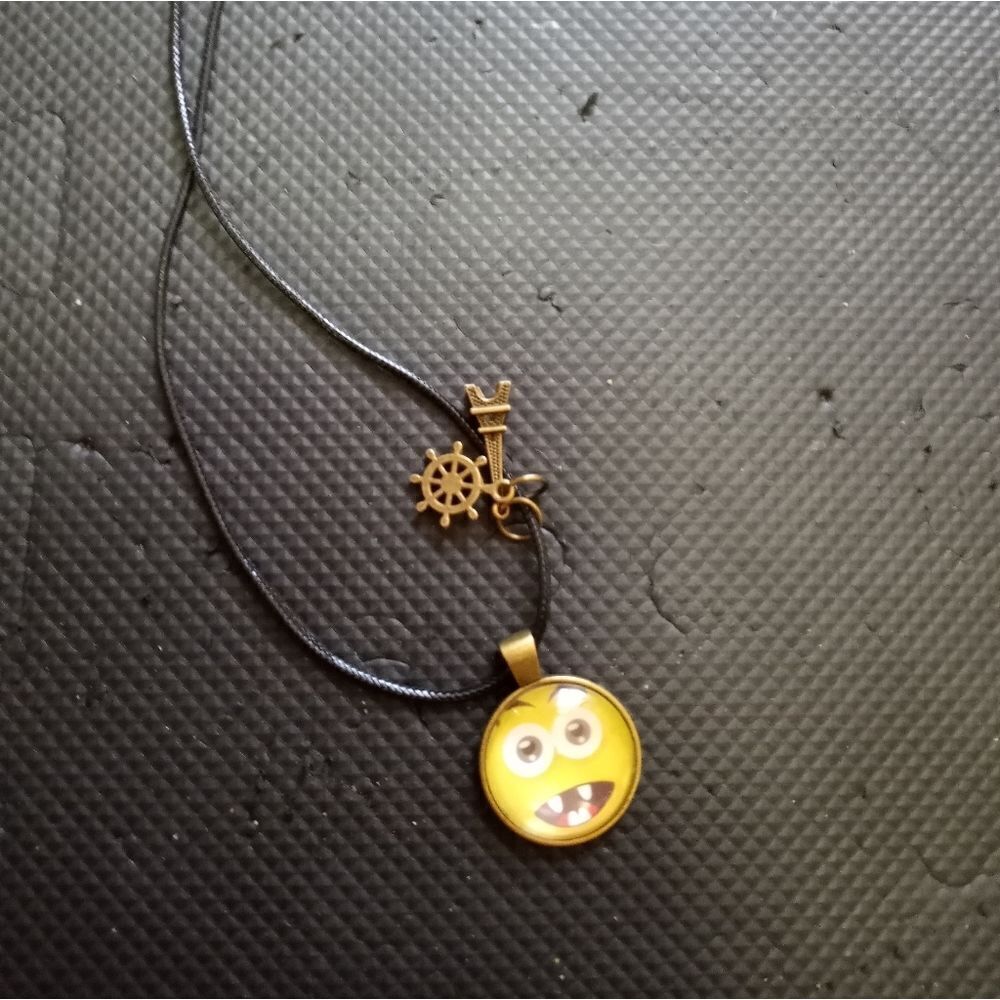VAMPIRE FACE FANG EMOJI FACE PENDANT CHOKER CHAIN - Picture 2 of 4